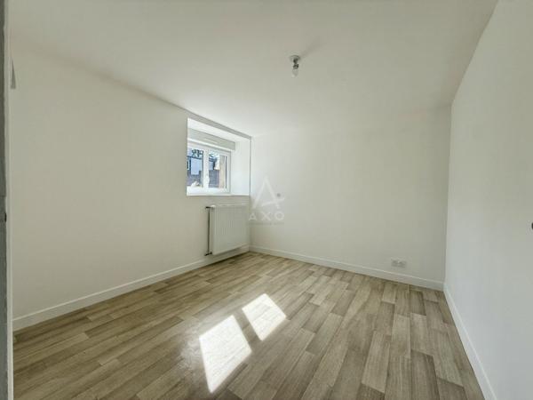 Appartement T3 renové de 48,61 m2 situé au RDC, proche des commerces, transports, lycée Notre Dame du Marais à Fougéres