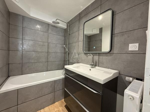 Appartement T3 renové de 48,61 m2 situé au RDC, proche des commerces, transports, lycée Notre Dame du Marais à Fougéres