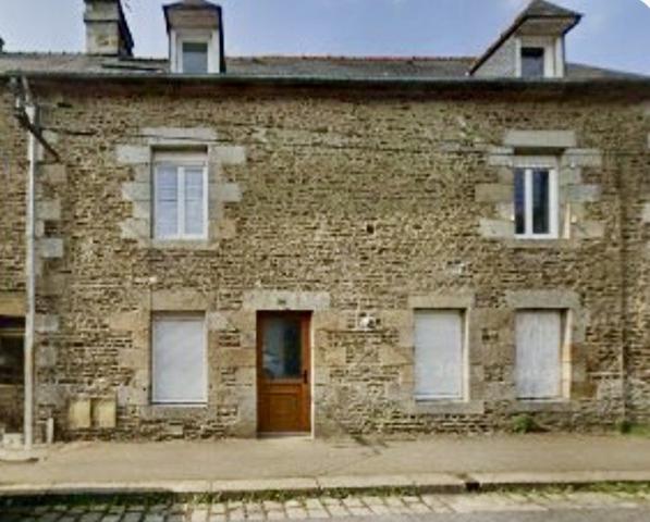 Appartement T3 renové de 48,61 m2 situé au RDC, proche des commerces, transports, lycée Notre Dame du Marais à Fougéres