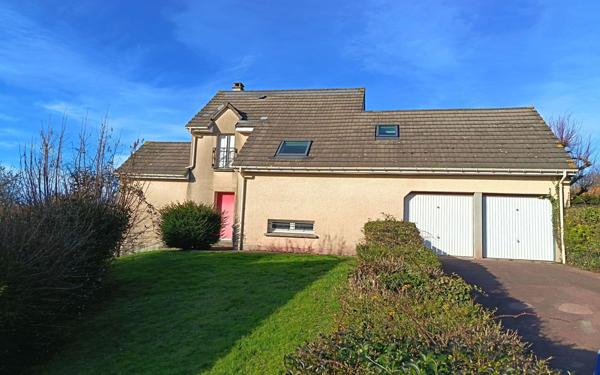 Maison à louer    7 pièces • 141 m2 Eu