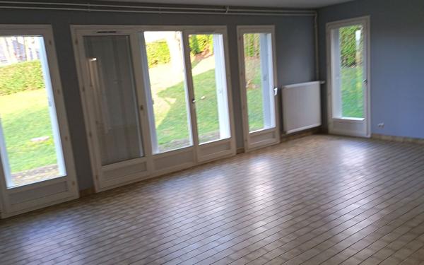 Maison à louer    7 pièces • 141 m2 Eu