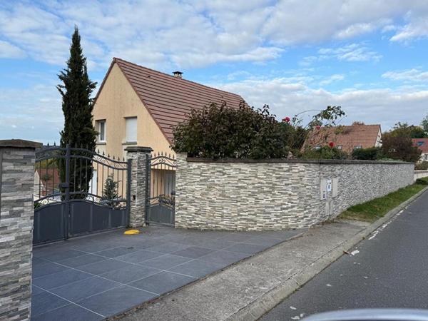 BREUILLET - 91650 Maison individuelle - 1 Etage- 5 chambres Sous sol Total Terrain  582500  HAI