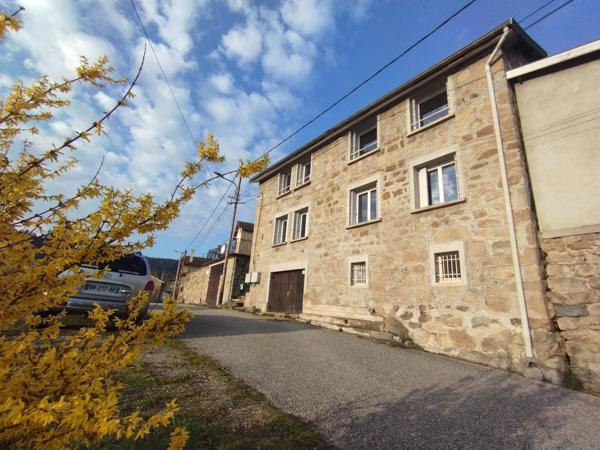 Maison d'habitation 100m2 env. plus terrain, garage, atelier