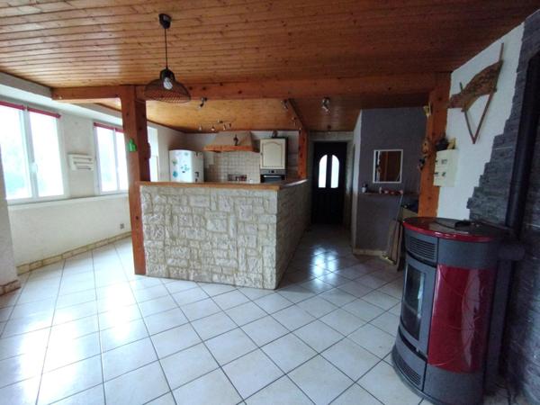 Maison d'habitation 100m2 env. plus terrain, garage, atelier