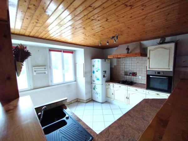 Maison d'habitation 100m2 env. plus terrain, garage, atelier