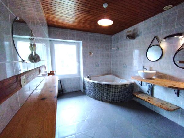 Maison d'habitation 100m2 env. plus terrain, garage, atelier