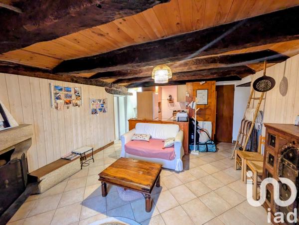 Maison de village 2 pièces de 45 m² à Saint-Victor-et-Melvieu (12400)