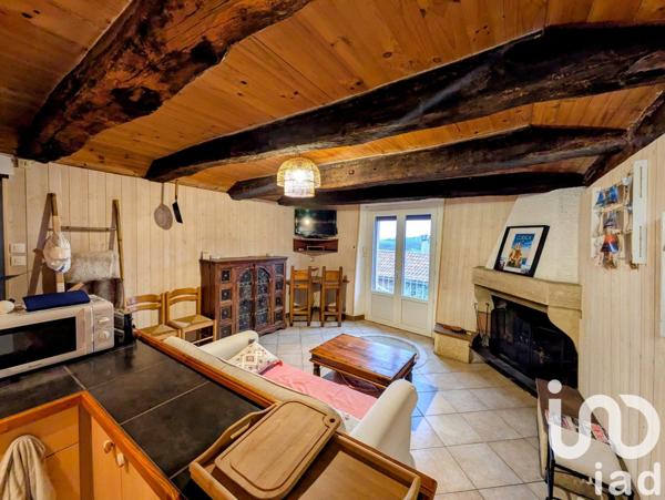 Maison de village 2 pièces de 45 m² à Saint-Victor-et-Melvieu (12400)