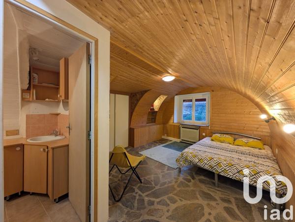 Maison de village 2 pièces de 45 m² à Saint-Victor-et-Melvieu (12400)