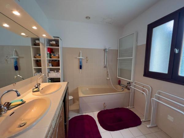 Maison avec piscine Voeuil Et Giget 5 pièce(s) 135 m2