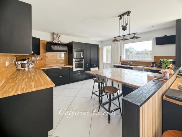 À VENDRE - WIMILLE - MAISON 9 PIÈCES - 199 M2 - VIE DE PLAIN-PIED - 4 CHAMBRES - EXPOSITION SUD - JARDIN CLOS - GARAGE 3 VOITURES