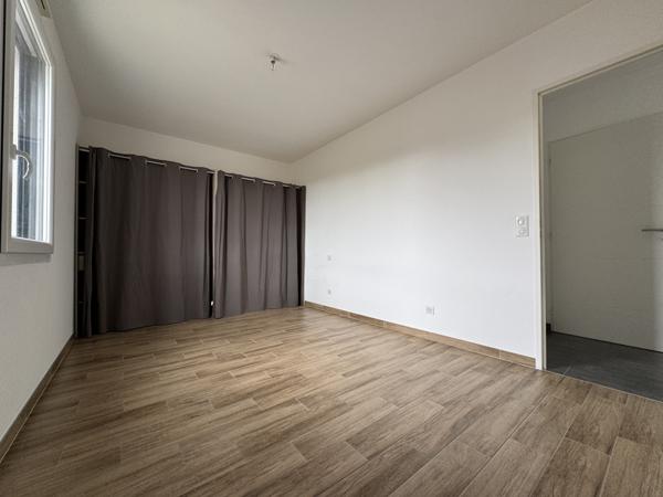 Maison
                                                                                                                                                                                                                                                                                                                        4 pièce(s)                                                                                                                                                                                                          3 chambre(s)                                                                                                                                                                                                          89  m²