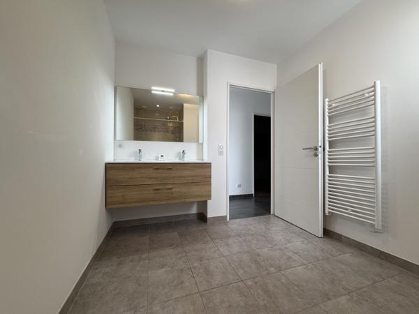 Maison
                                                                                                                                                                                                                                                                                                                        4 pièce(s)                                                                                                                                                                                                          3 chambre(s)                                                                                                                                                                                                          89  m²