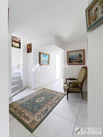 Maison
                                                                                                                                                                                                                                                                                                                        5 pièce(s)                                                                                                                                                                                                          4 chambre(s)                                                                                                                                                                                                          175  m²