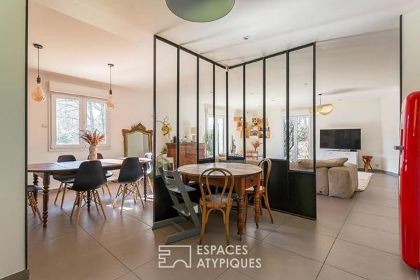 Maison avec jardin paysagé et piscine