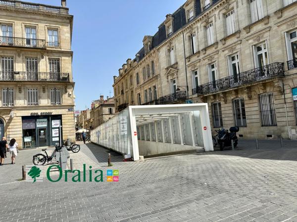 Parking · Location Bordeaux (33000)
