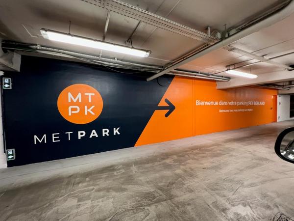 Parking · Location Bordeaux (33000)