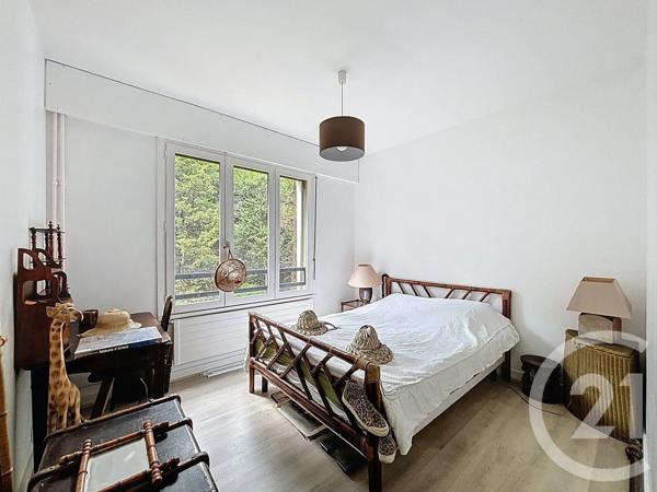 Appartement F6 à vendre  6 pièces - 150 m 2   ROYAT  - 63