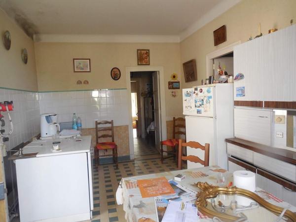 Vend fermette plein pied proche de la ville