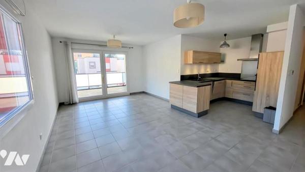 SELONCOURT dans une copropriété de standing de 2019 , appartement  trois pièces avec  cave et garage