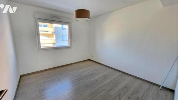 SELONCOURT dans une copropriété de standing de 2019 , appartement  trois pièces avec  cave et garage
