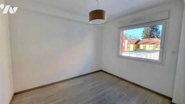 SELONCOURT dans une copropriété de standing de 2019 , appartement  trois pièces avec  cave et garage