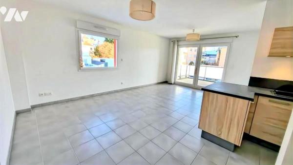 SELONCOURT dans une copropriété de standing de 2019 , appartement  trois pièces avec  cave et garage