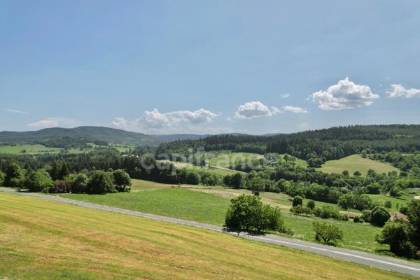 CHALET DE 220 M2, TERRAIN DE 2 668 M2, 4 CHAMBRES, COMBLES AMÉNAGEABLES DE 96 M2, VÉRANDA, VUE PANORAMIQUE, 125 M2 DE SOUS-SOL, GARAGE INDÉPENDANT DE 40 M2, TRAVAUX À PRÉVOIR