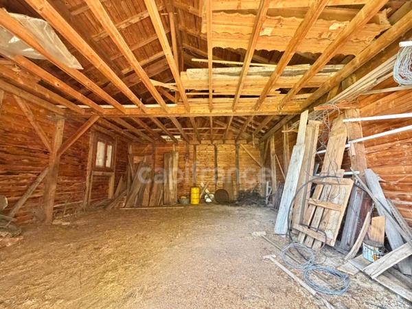 CHALET DE 220 M2, TERRAIN DE 2 668 M2, 4 CHAMBRES, COMBLES AMÉNAGEABLES DE 96 M2, VÉRANDA, VUE PANORAMIQUE, 125 M2 DE SOUS-SOL, GARAGE INDÉPENDANT DE 40 M2, TRAVAUX À PRÉVOIR