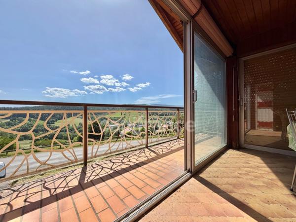 CHALET DE 220 M2, TERRAIN DE 2 668 M2, 4 CHAMBRES, COMBLES AMÉNAGEABLES DE 96 M2, VÉRANDA, VUE PANORAMIQUE, 125 M2 DE SOUS-SOL, GARAGE INDÉPENDANT DE 40 M2, TRAVAUX À PRÉVOIR