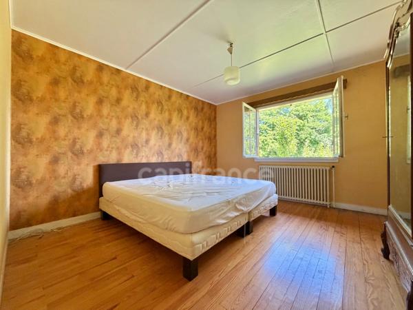 CHALET DE 220 M2, TERRAIN DE 2 668 M2, 4 CHAMBRES, COMBLES AMÉNAGEABLES DE 96 M2, VÉRANDA, VUE PANORAMIQUE, 125 M2 DE SOUS-SOL, GARAGE INDÉPENDANT DE 40 M2, TRAVAUX À PRÉVOIR