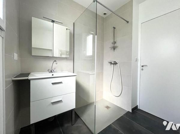 LA CHAPELLE-SUR-ERDRE CENTRE – MAISON DE PLAIN-PIED – 3 CHAMBRES – GARAGE – JARDIN