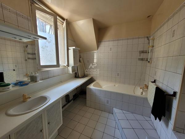 Maison Le Pecq - Domaine de Grandchamp €890 000 ** - Référence 17017