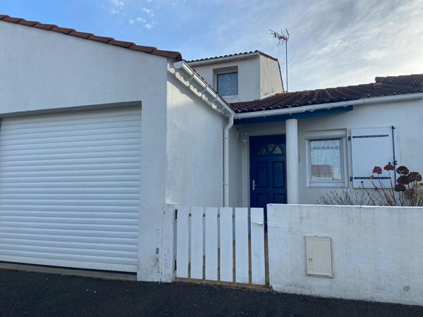 Maison au pied des commerces 2 chambres et garage à St Gilles Croix De Vie