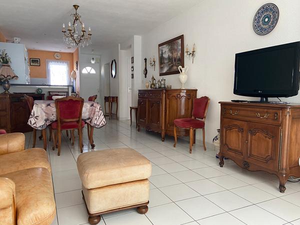 Maison au pied des commerces 2 chambres et garage à St Gilles Croix De Vie