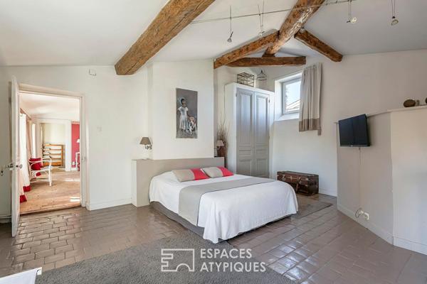 Élégance d’un clos du XVIIIe sur parc arboré avec piscine à Saint-Genis-Laval