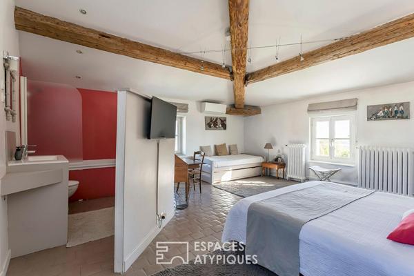 Élégance d’un clos du XVIIIe sur parc arboré avec piscine à Saint-Genis-Laval