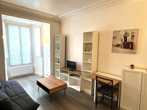 Petite copropriété. -Faibles charges (45€/mois). - Secteur recherché. - Excellente rentabilité locative.