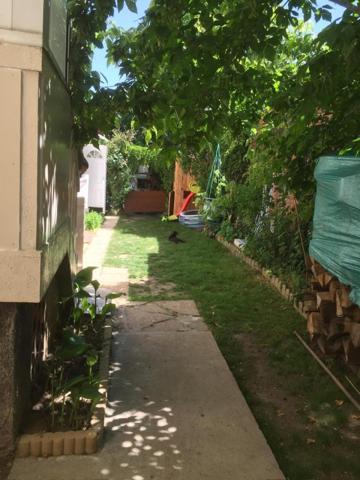 Petite copropriété. -Faibles charges (45€/mois). - Secteur recherché. - Excellente rentabilité locative.