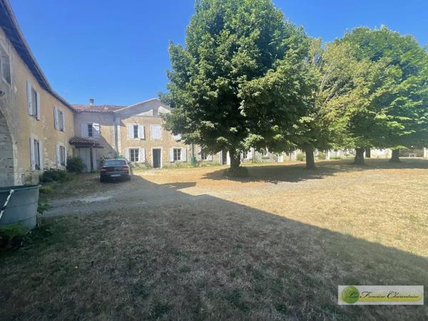 Vente immobilière : Ensemble immobilier à Aigre    304 500 €- FONCIERE CHARENTAISE AIGRE.