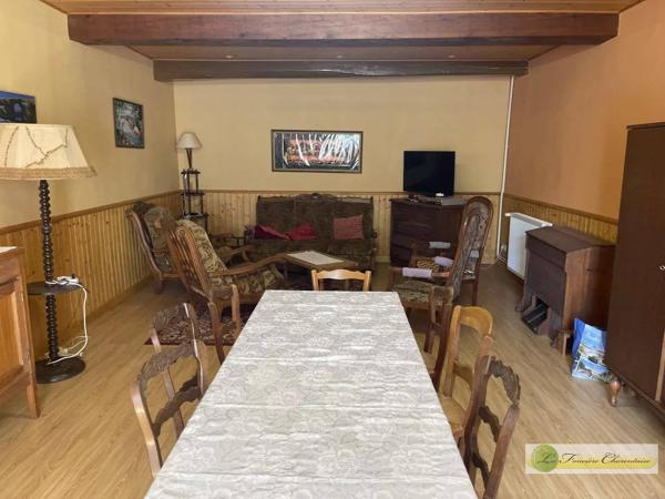Vente immobilière : Ensemble immobilier à Aigre    304 500 €- FONCIERE CHARENTAISE AIGRE.
