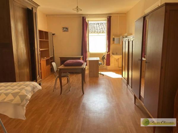 Vente immobilière : Ensemble immobilier à Aigre    304 500 €- FONCIERE CHARENTAISE AIGRE.