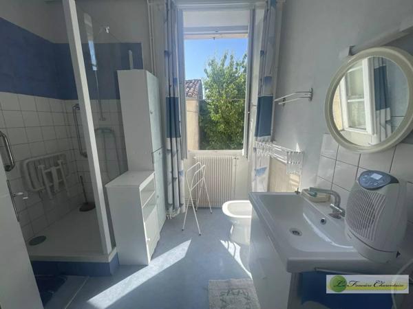 Vente immobilière : Ensemble immobilier à Aigre    304 500 €- FONCIERE CHARENTAISE AIGRE.