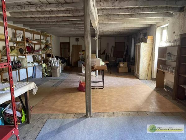 Vente immobilière : Ensemble immobilier à Aigre    304 500 €- FONCIERE CHARENTAISE AIGRE.