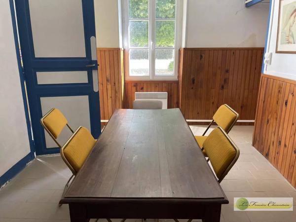 Vente immobilière : Ensemble immobilier à Aigre    304 500 €- FONCIERE CHARENTAISE AIGRE.