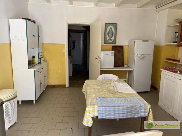 Vente immobilière : Ensemble immobilier à Aigre    304 500 €- FONCIERE CHARENTAISE AIGRE.