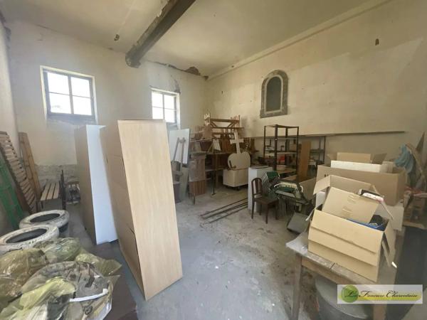 Vente immobilière : Ensemble immobilier à Aigre    304 500 €- FONCIERE CHARENTAISE AIGRE.