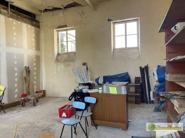 Vente immobilière : Ensemble immobilier à Aigre    304 500 €- FONCIERE CHARENTAISE AIGRE.