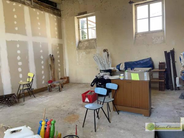 Vente immobilière : Ensemble immobilier à Aigre    304 500 €- FONCIERE CHARENTAISE AIGRE.