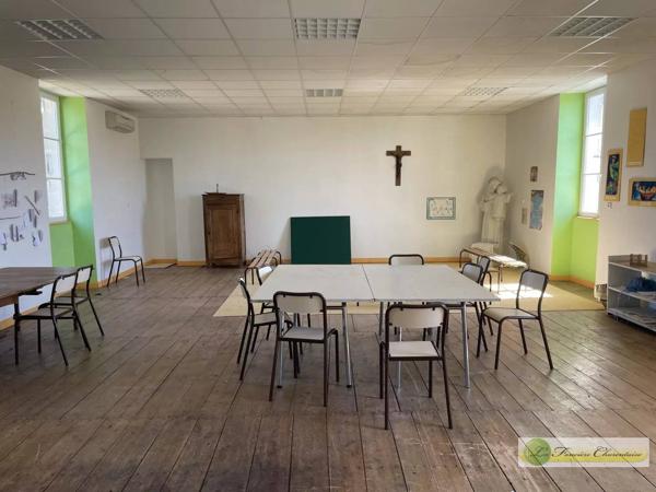 Vente immobilière : Ensemble immobilier à Aigre    304 500 €- FONCIERE CHARENTAISE AIGRE.